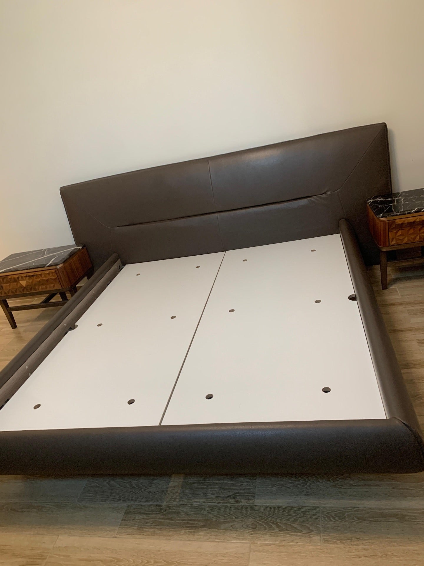 Ebarza Bedroom Set with Set of Nightstands and Dresser with Mirror
