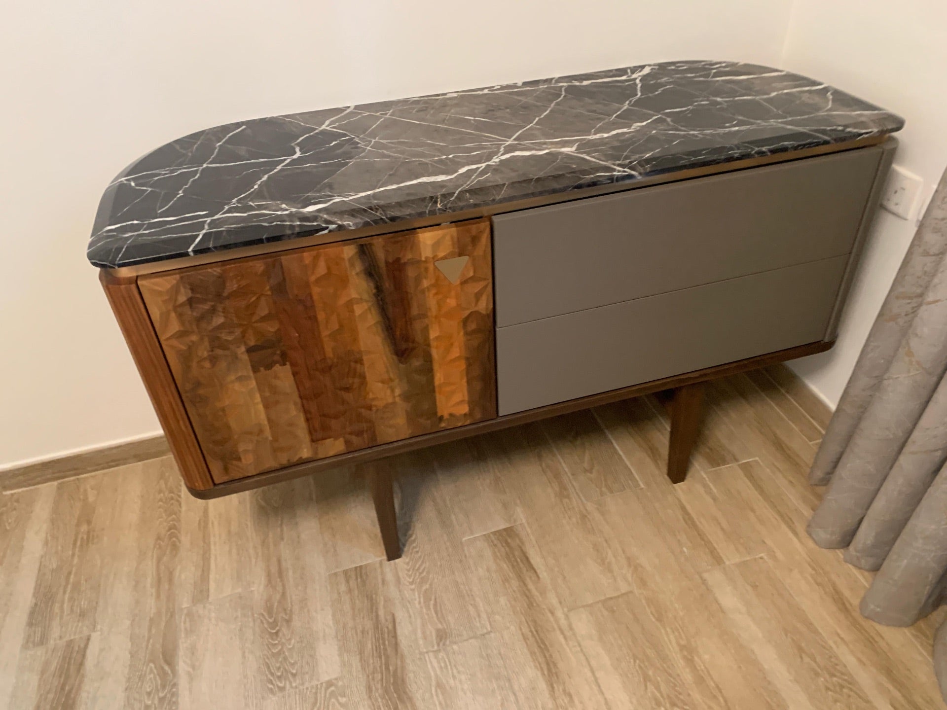 Ebarza Bedroom Set with Set of Nightstands and Dresser with Mirror