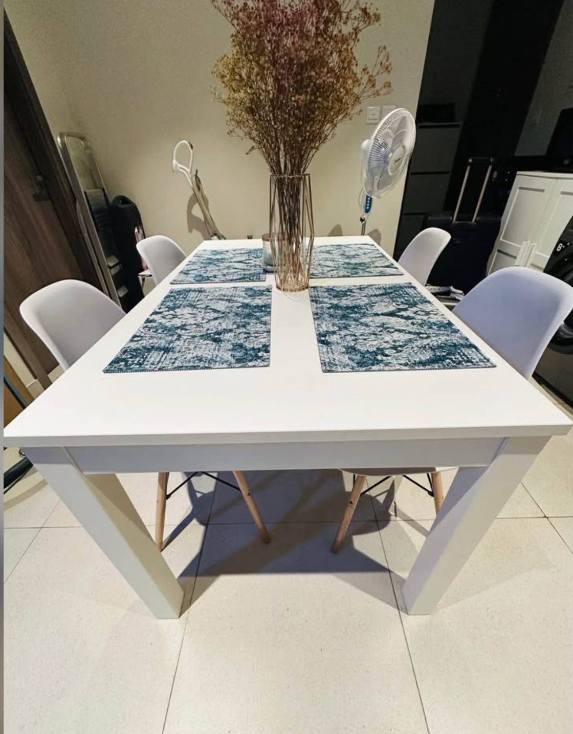 Extendable Dining Set with 4-Chairs